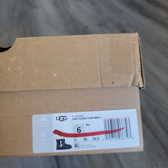 UGG Classic Clear Mini II Waterproof Boot - Picture 7 of 8